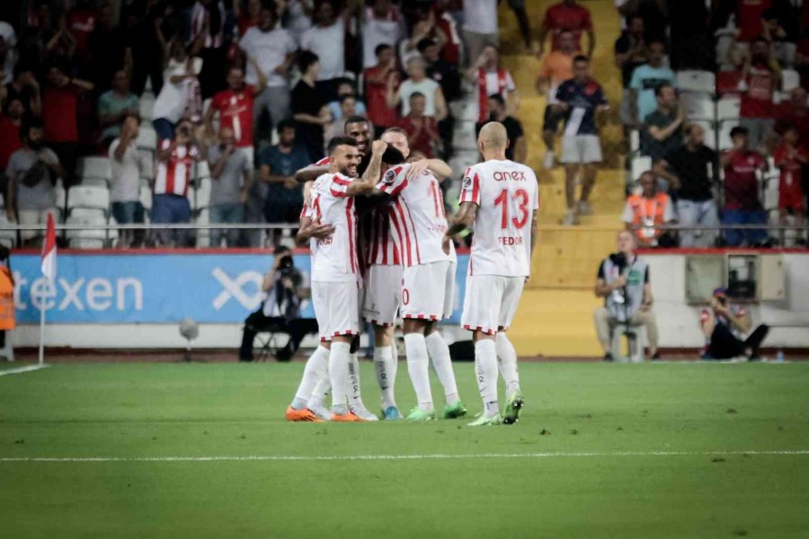 Spor Toto Süper Lig: F.t. Antalyaspor: 2 - Trabzonspor: 1 (ilk Yarı)