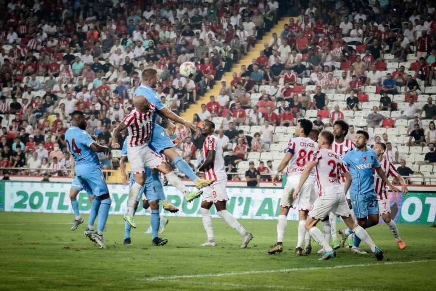 Spor Toto Süper Lig: F.t. Antalyaspor: 2 - Trabzonspor: 1 (ilk Yarı)