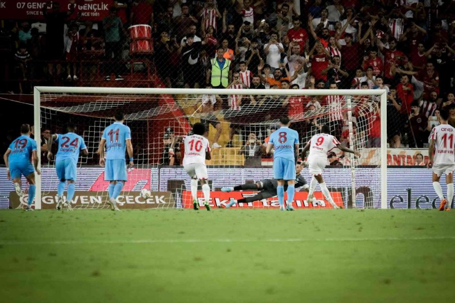 Spor Toto Süper Lig: F.t. Antalyaspor: 2 - Trabzonspor: 1 (ilk Yarı)