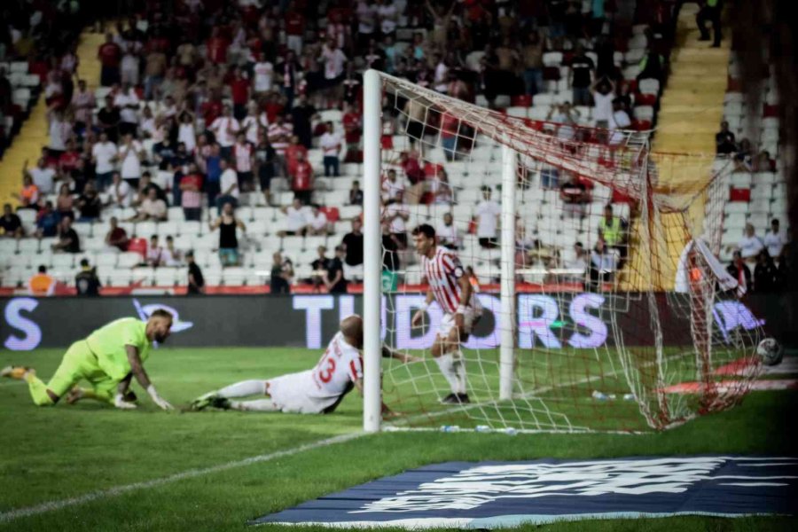 Spor Toto Süper Lig: F.t. Antalyaspor: 2 - Trabzonspor: 1 (ilk Yarı)