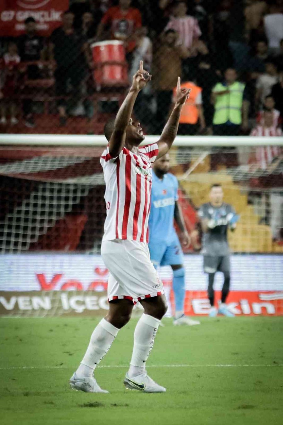 Spor Toto Süper Lig: F.t. Antalyaspor: 2 - Trabzonspor: 1 (ilk Yarı)