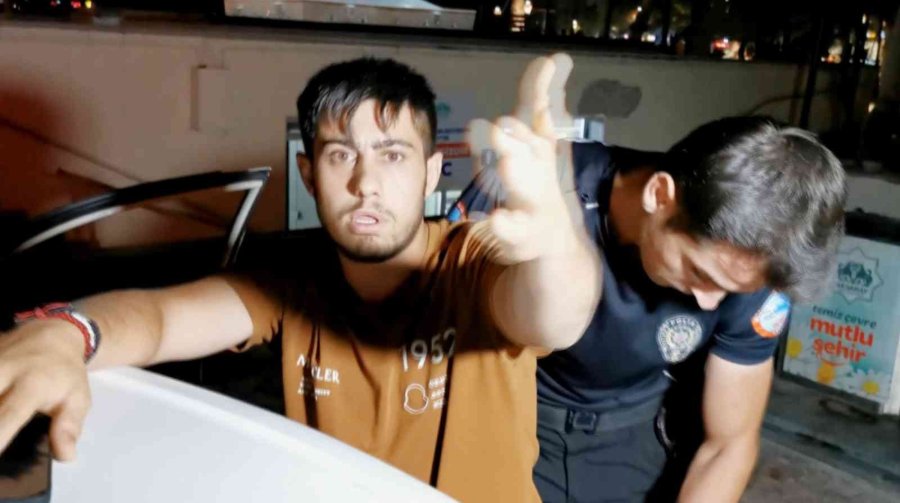 "dur" İhtarına Uymayan Sürücü Alkol Metreyi Üflemedi “beni Cezaevine Atın” Dedi