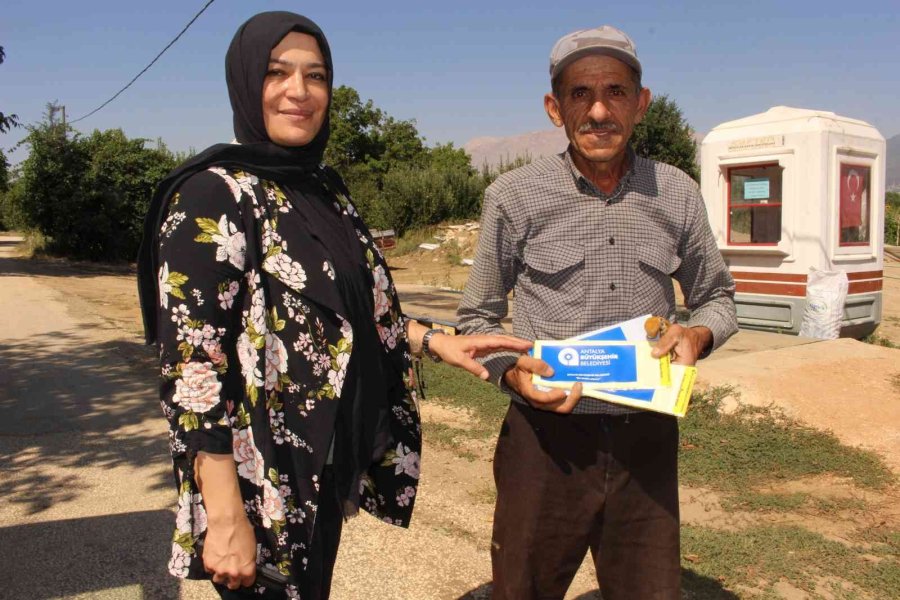 Elmalı’da Çiftçiye 10 Bin Adet Yapışkan Tuzak Dağıtıldı