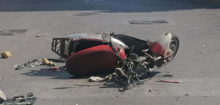 Otomobil İle Motosiklet Çarpıştı: Baba Ve Oğlu Ölümden Döndü