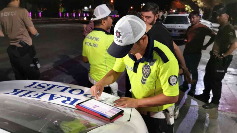 "dur" İhtarına Uymayan Sürücü Alkol Metreyi Üflemedi “beni Cezaevine Atın” Dedi
