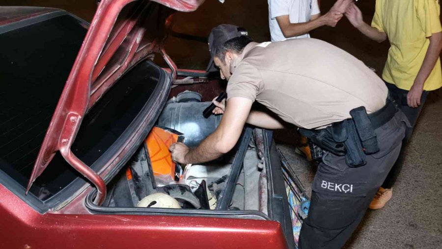 4 Bin 257 Kişi Denetlendi: 7 Gözaltı Ve Çok Sayıda Suç Unsuru Ele Geçirildi