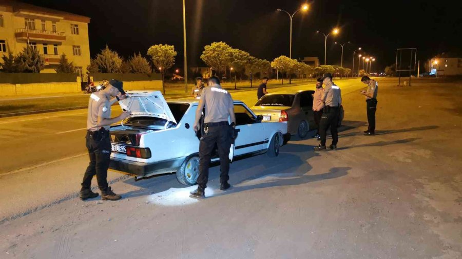 4 Bin 257 Kişi Denetlendi: 7 Gözaltı Ve Çok Sayıda Suç Unsuru Ele Geçirildi