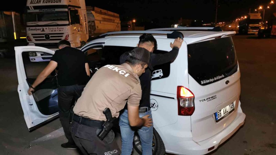 4 Bin 257 Kişi Denetlendi: 7 Gözaltı Ve Çok Sayıda Suç Unsuru Ele Geçirildi