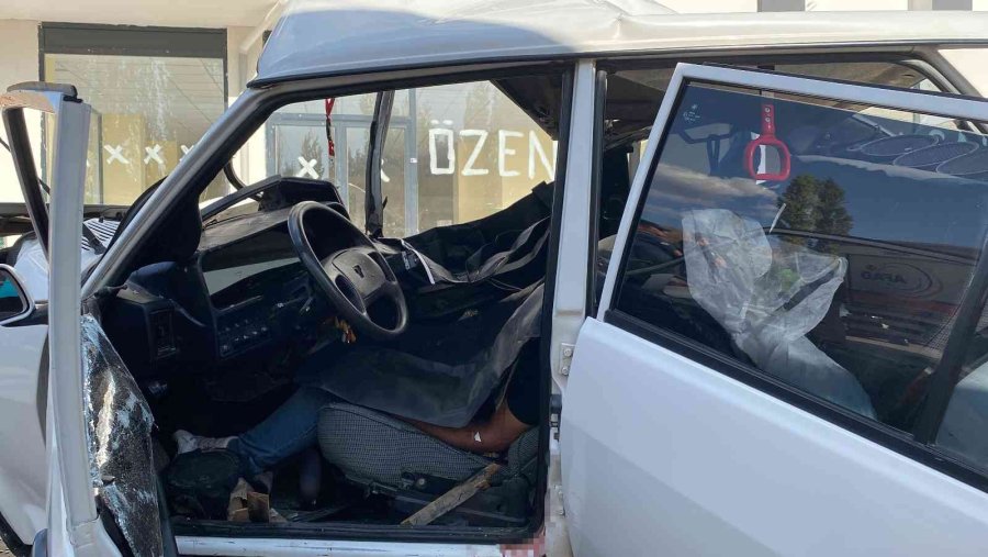 2 Haftalık Nişanlı Çift Kazada Can Verdi