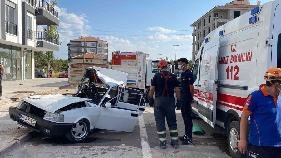 2 Haftalık Nişanlı Çift Kazada Can Verdi