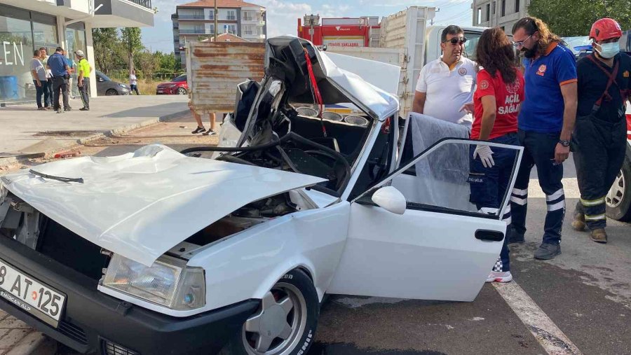 2 Haftalık Nişanlı Çift Kazada Can Verdi