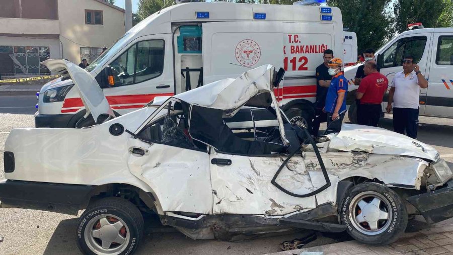 2 Haftalık Nişanlı Çift Kazada Can Verdi