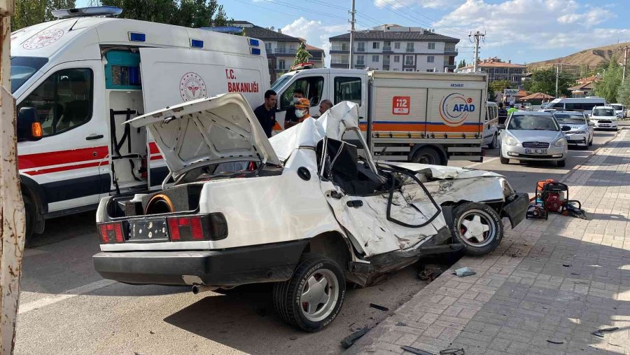 2 Haftalık Nişanlı Çift Kazada Can Verdi