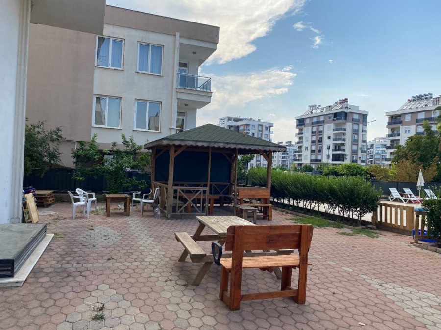 Elini Kolunu Sallayarak Geldiği Site Bahçesinden Aşure Kazanını Çaldı