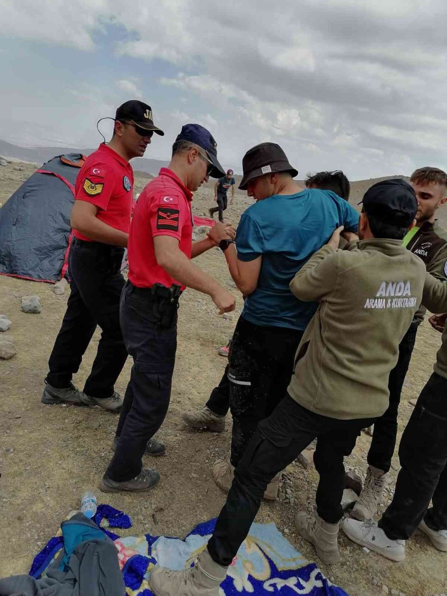 Yaralı Dağcının İmdadına Jak Yetişti