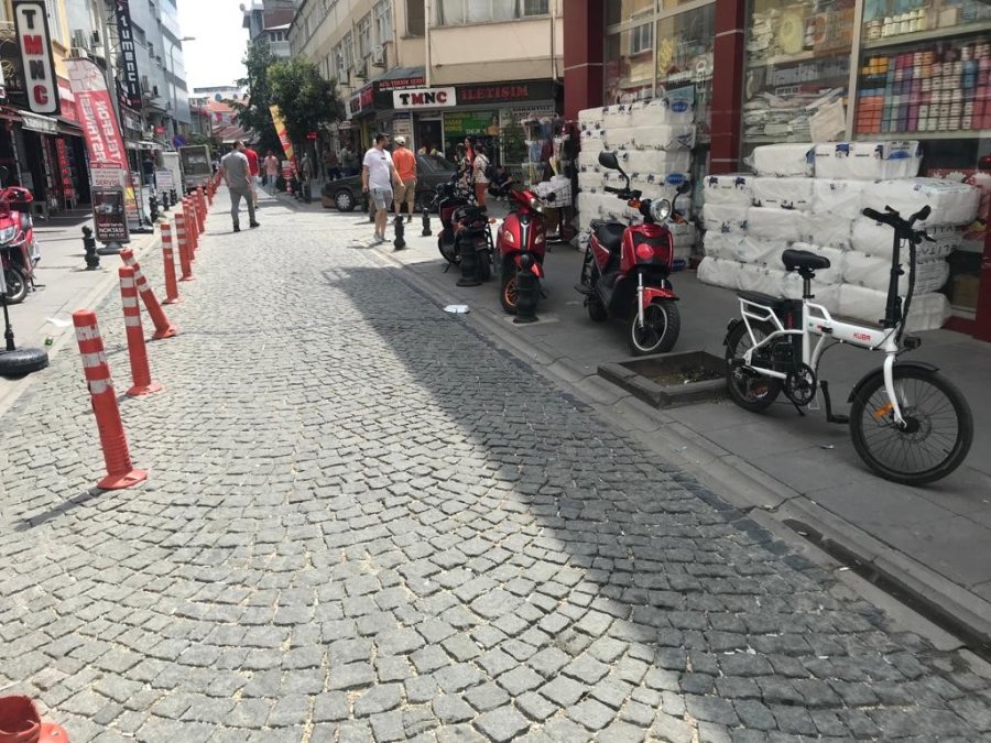 Kaldırımlar Yayalardan Çok Motosikletlerin Kullanım Alanı Oluyor
