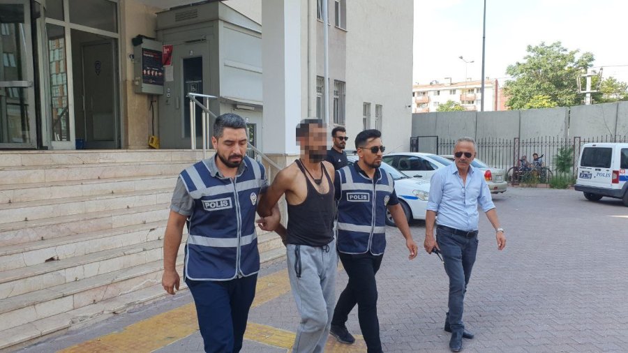 Hırsızlık Suçundan Aranan Şahıs Havalandırma Boşluğundan Çıkartıldı