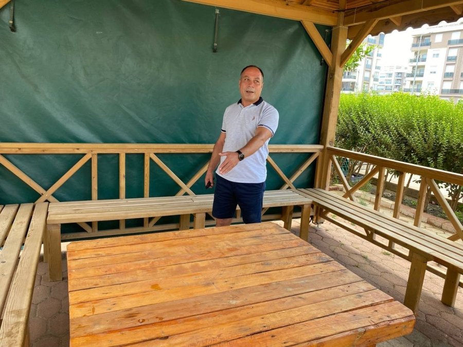 Elini Kolunu Sallayarak Geldiği Site Bahçesinden Aşure Kazanını Çaldı