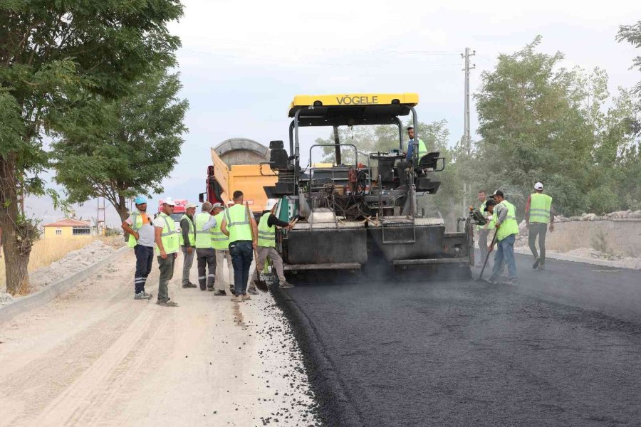 Tomarza’ya 10 Bin Tonluk Asfalt Yatırımı