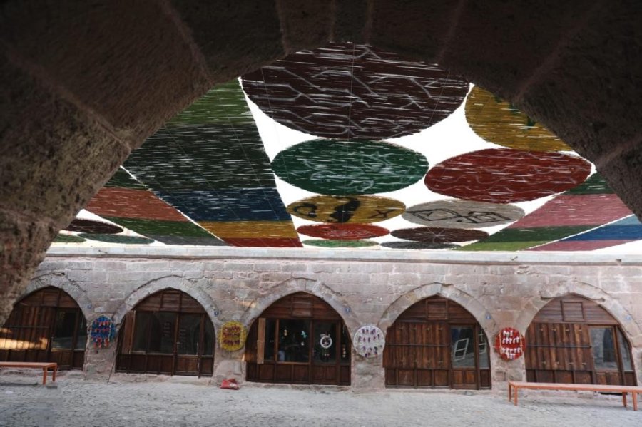Valilik Ve Büyükşehir Tarihi Arasta Çarşısı’nı Yeni Yüzüne Kavuşturdu