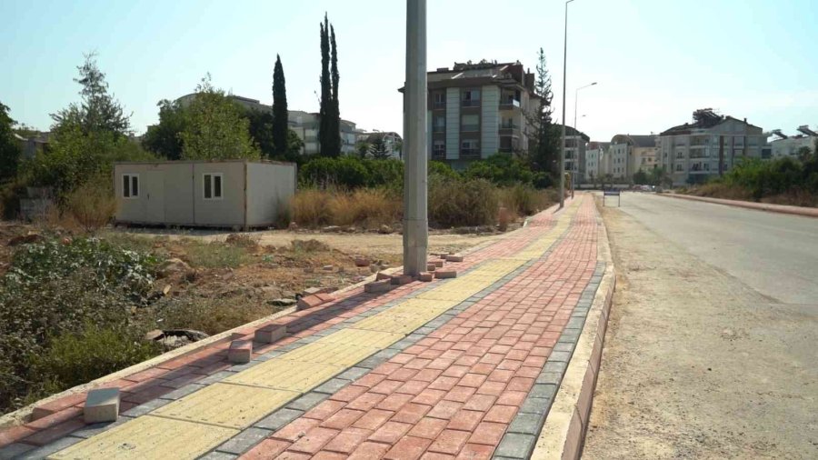 Konyaaltı’nda Yol Ve Kaldırımlara Kış Bakımı