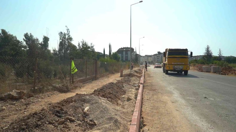 Konyaaltı’nda Yol Ve Kaldırımlara Kış Bakımı