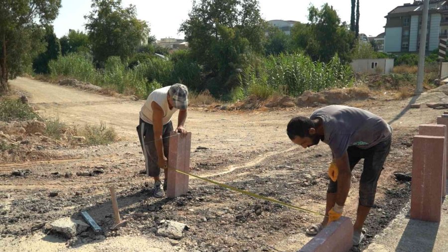 Konyaaltı’nda Yol Ve Kaldırımlara Kış Bakımı