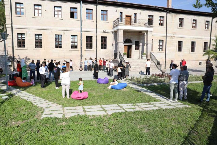 Tarihi Okulda Yatılı İngilizce Eğitim Kampı Başladı