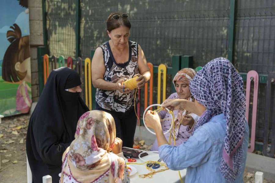 Hem Çocuklar Hem De Anneleri Eğitim Alıyor