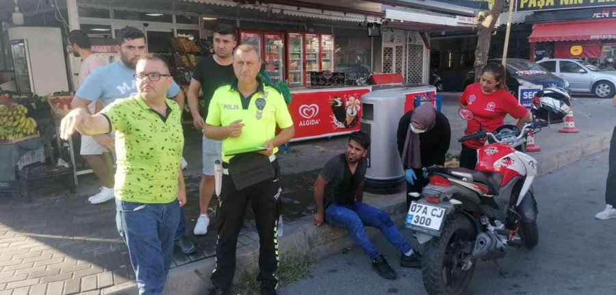 Motosiklet Sürücüsü, Başındaki Kask Sayesinde Kazayı Ucuz Atlattı