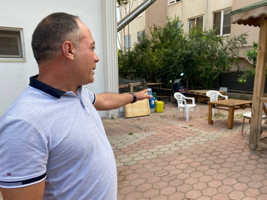 Elini Kolunu Sallayarak Geldiği Site Bahçesinden Aşure Kazanını Çaldı