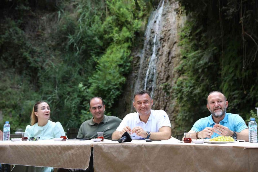 Başkan Yücel, Muhtarlarla Bir Araya Geldi