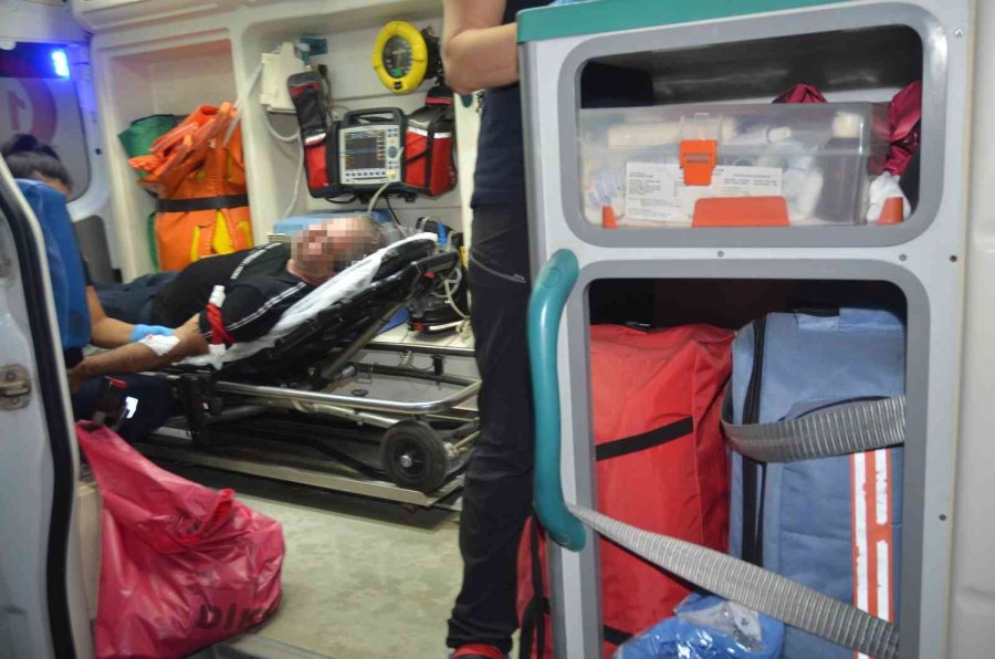 Küfür Yüzünden Çıkan Kavgada Birbirlerini Yaraladılar