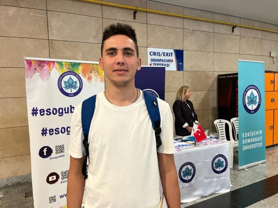 Eskişehir’e Gelen Öğrencileri Üniversite Temsilcileri Karşıladı