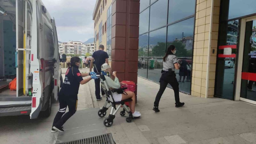 Polonyalı Turistler Safari Cipiyle Şarampole Düştü: 5 Yaralı