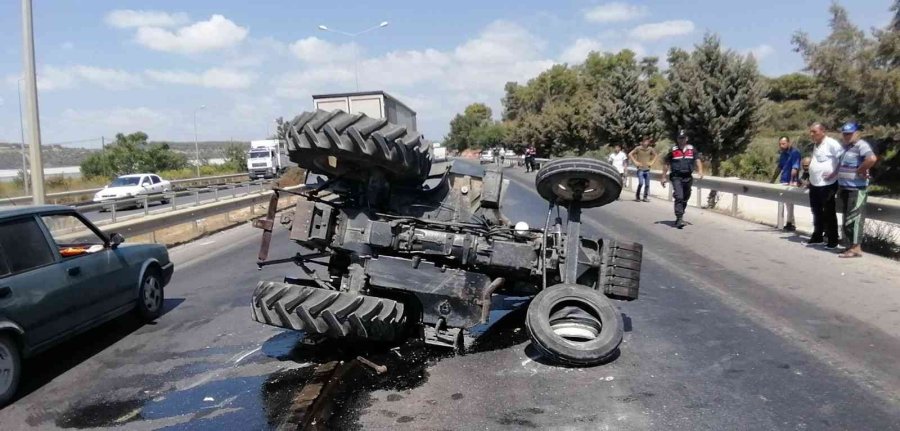 Traktörle Otomobil Çarpıştı: 4 Yaralı