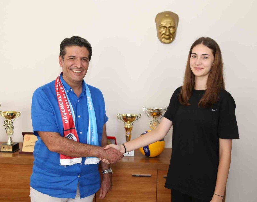 Başkan Turgay Genç, Voleybol Takımını Ağırladı