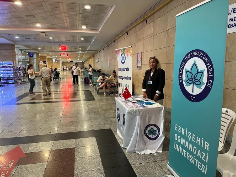 Eskişehir’e Gelen Öğrencileri Üniversite Temsilcileri Karşıladı