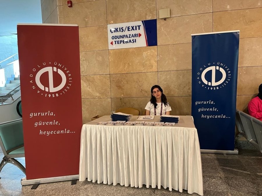 Eskişehir’e Gelen Öğrencileri Üniversite Temsilcileri Karşıladı