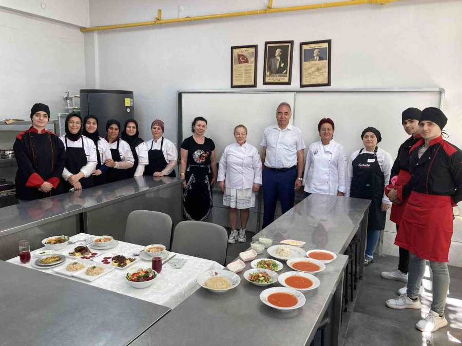 Ustalık Telafi Programı İlk Mezunlarını Verdi