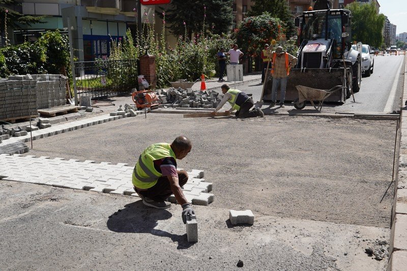 Melikgazi’de Kaldırım Çalışmaları Aralıksız Devam Ediyor