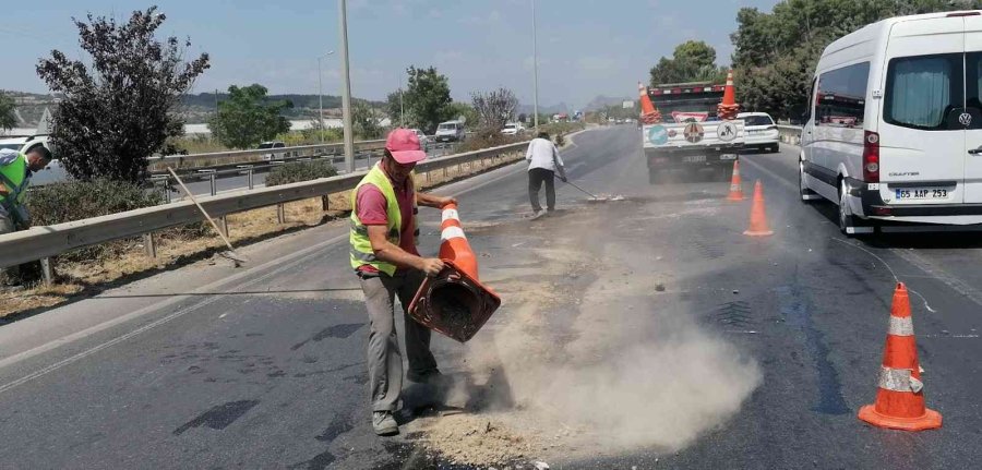 Traktörle Otomobil Çarpıştı: 4 Yaralı