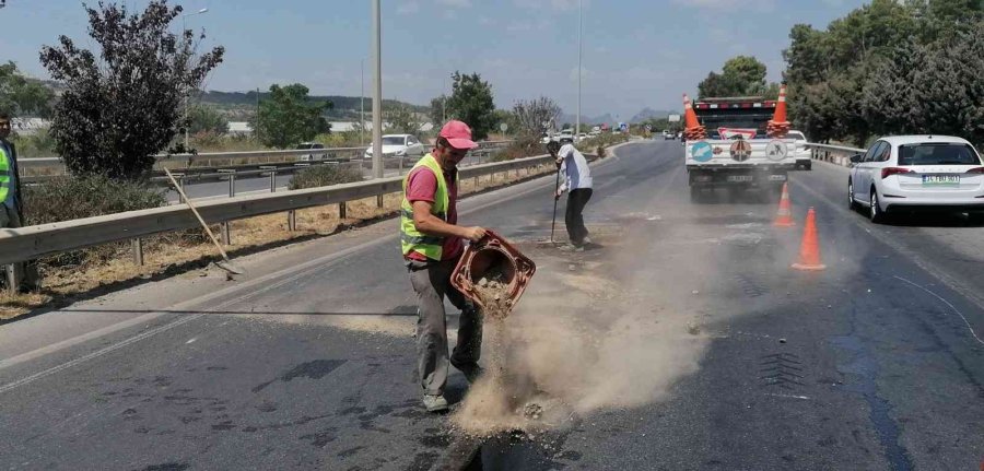 Traktörle Otomobil Çarpıştı: 4 Yaralı