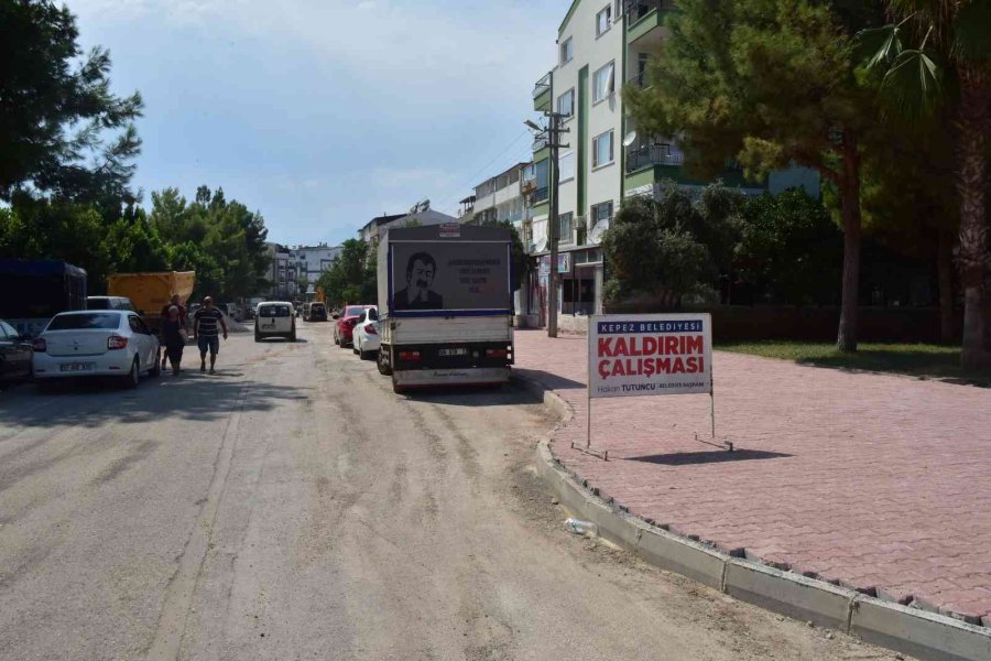 Gülveren Mahallesinde Kaldırım Çalışması