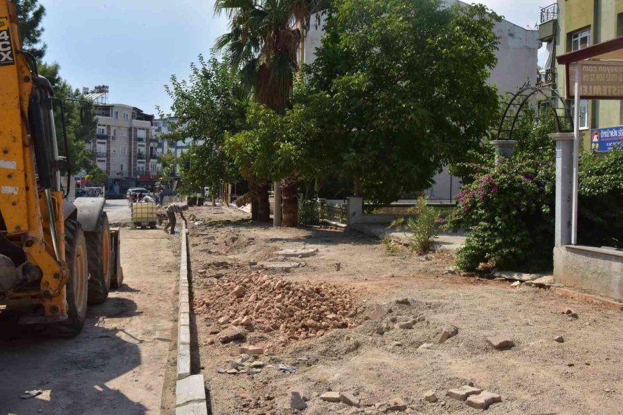 Gülveren Mahallesinde Kaldırım Çalışması