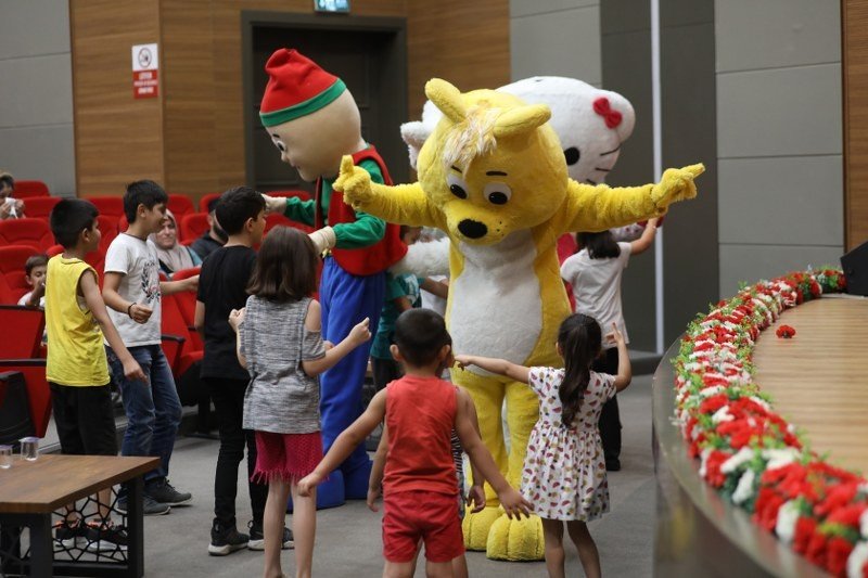 Melikgazi Belediyesi Diyabetli Çocuklara Sensörlü Şeker Ölçüm Cihazı Dağıttı