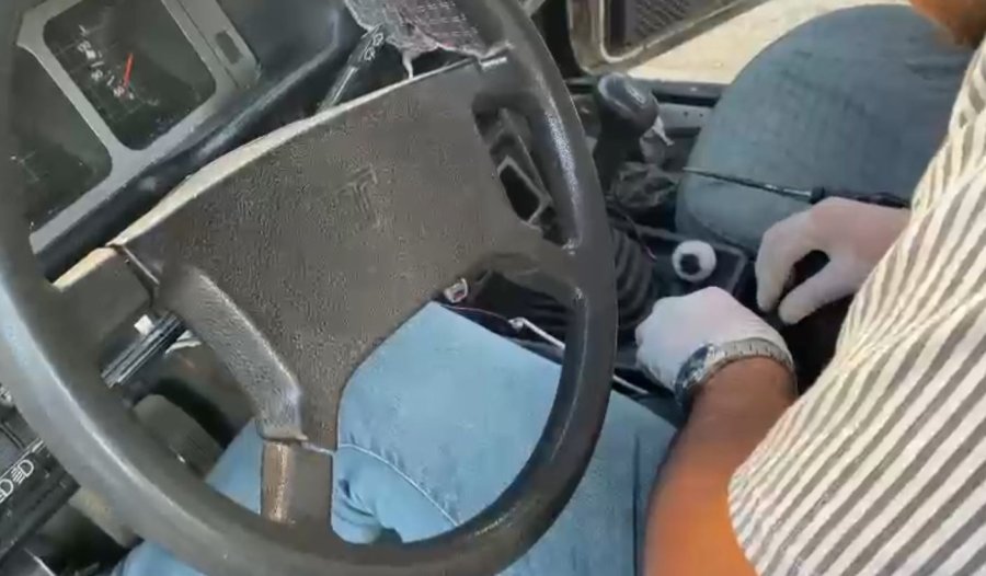 Otomobil Izgarasındaki Uyuşturucu Jandarmanın Gözünden Kaçmadı