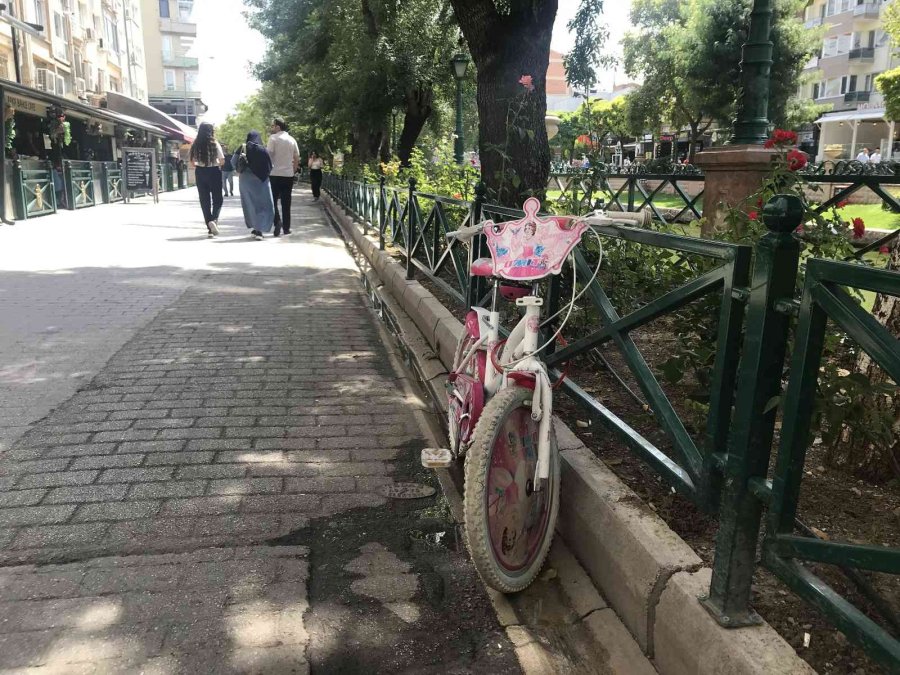 Porsuk Çayı Kenarı Bisiklet Parkına Döndü
