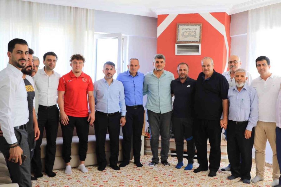 Dünya 3’üncüsü Güreşçi Altınla Ödüllendirildi