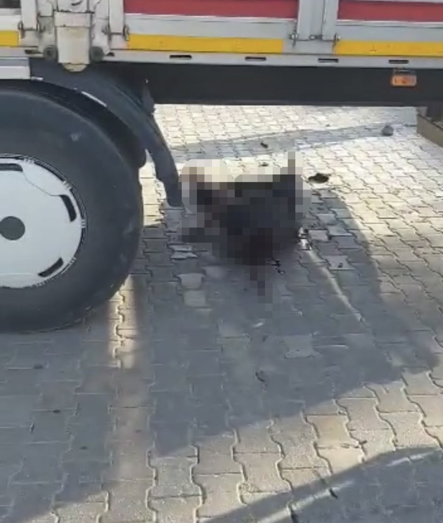 Motosikleti İle Tıra Çarpan Genç Hayatını Kaybetti